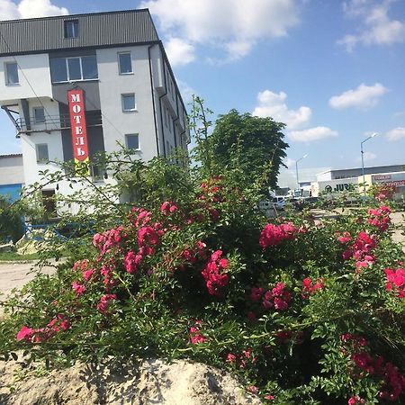 Autopark Hotel 利沃夫 外观 照片