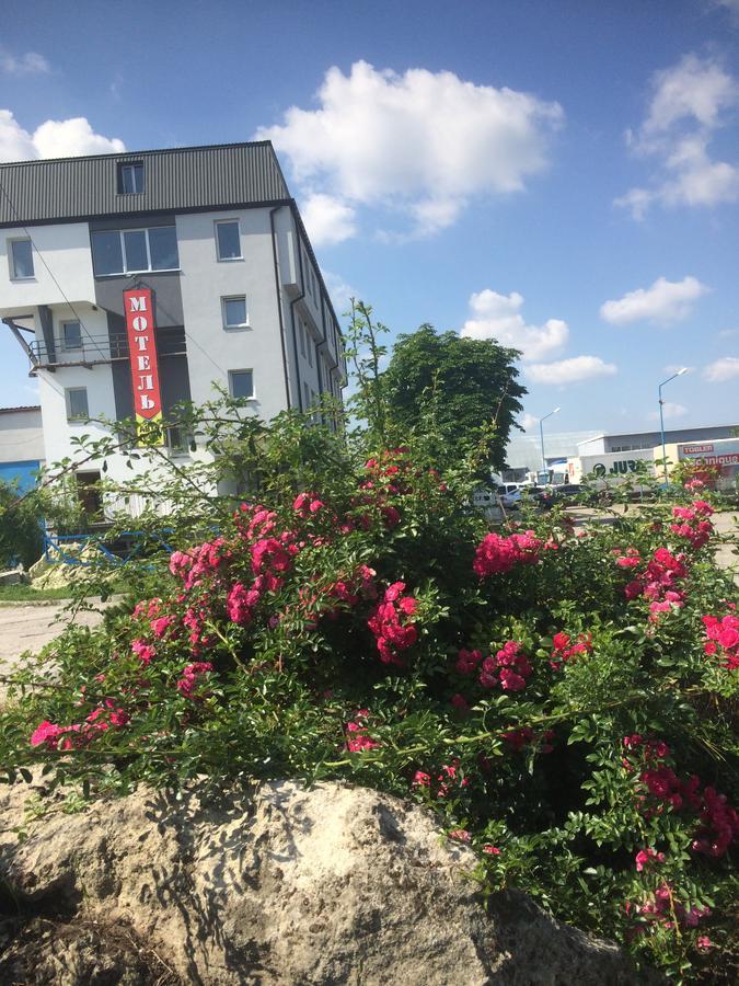 Autopark Hotel 利沃夫 外观 照片